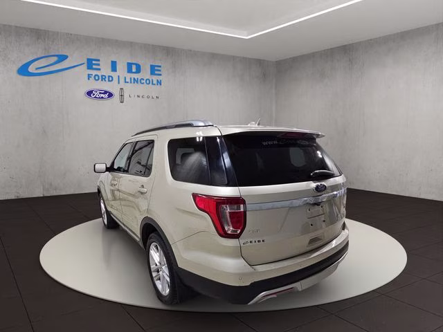 2017 White Gold Metallic Ford Explorer XLT 4X4 SUV