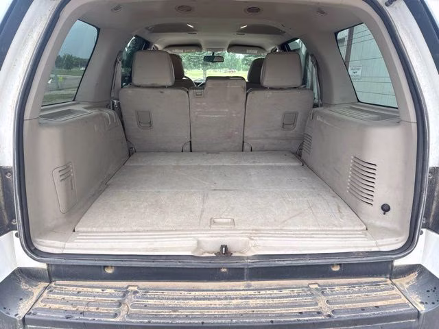 2010 White Ford Expedition SSV 4X4 SUV