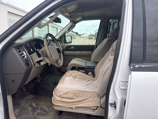 2010 White Ford Expedition SSV 4X4 SUV