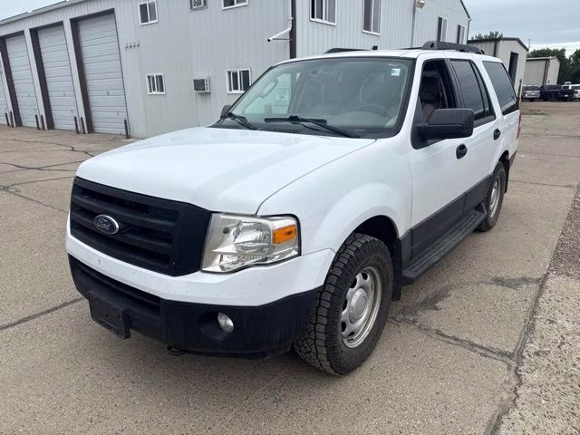 2010 White Ford Expedition SSV 4X4 SUV