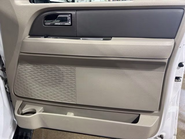 2010 Oxford White Ford Expedition XLT 4X4 SUV