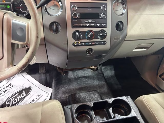 2010 Oxford White Ford Expedition XLT 4X4 SUV
