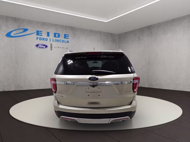 2017 White Gold Metallic Ford Explorer XLT 4X4 SUV
