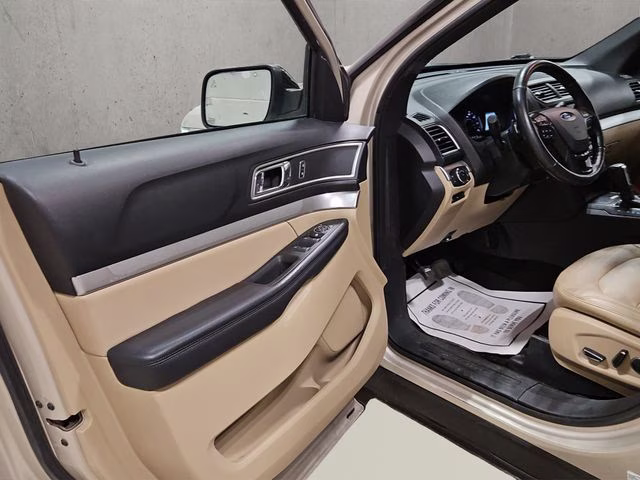 2017 White Gold Metallic Ford Explorer XLT 4X4 SUV