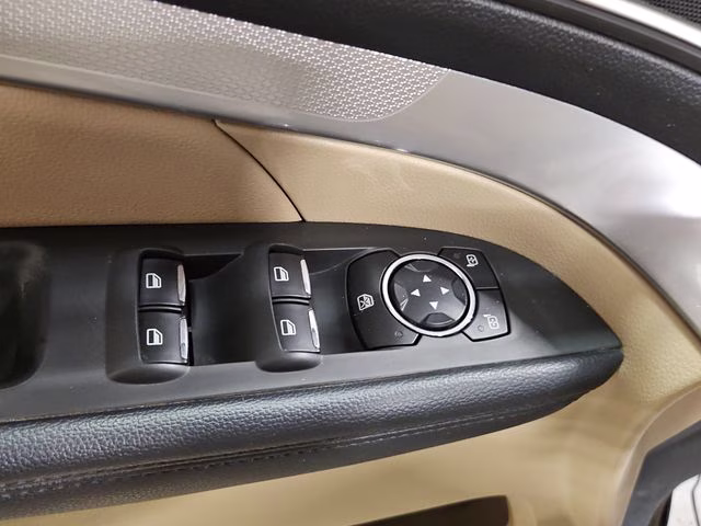 2017 White Gold Metallic Ford Explorer XLT 4X4 SUV