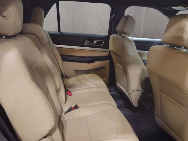 2017 White Gold Metallic Ford Explorer XLT 4X4 SUV