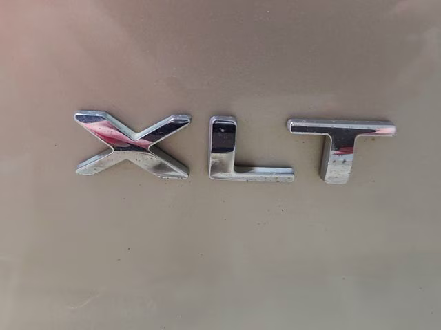 2017 White Gold Metallic Ford Explorer XLT 4X4 SUV