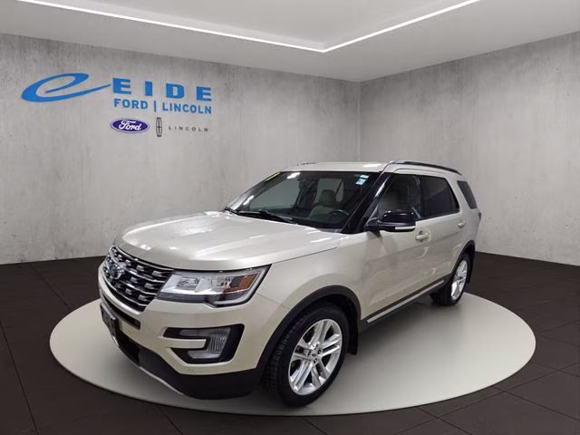 2017 White Gold Metallic Ford Explorer XLT 4X4 SUV