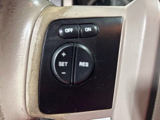 2010 Oxford White Ford Expedition XLT 4X4 SUV