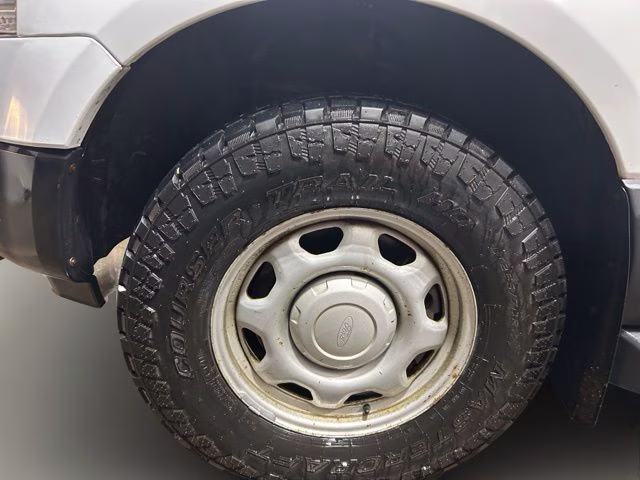 2010 Oxford White Ford Expedition XLT 4X4 SUV