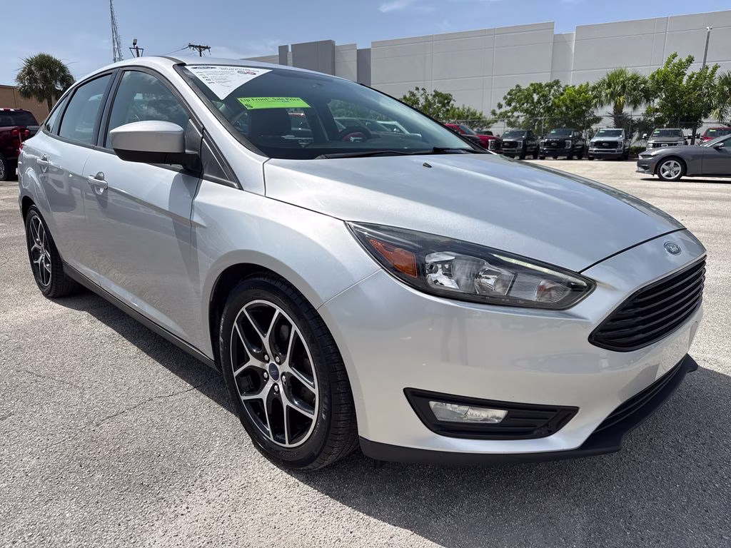 2018 Ingot Silver Ford Focus SE FWD Sedan