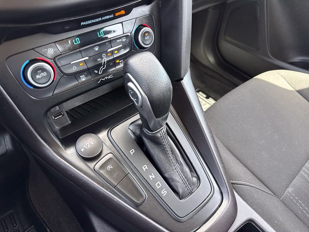 2018 Ingot Silver Ford Focus SE FWD Sedan