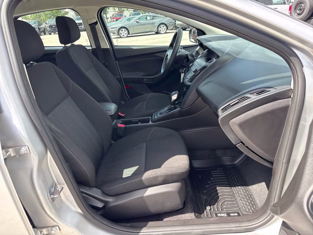 2018 Ingot Silver Ford Focus SE FWD Sedan