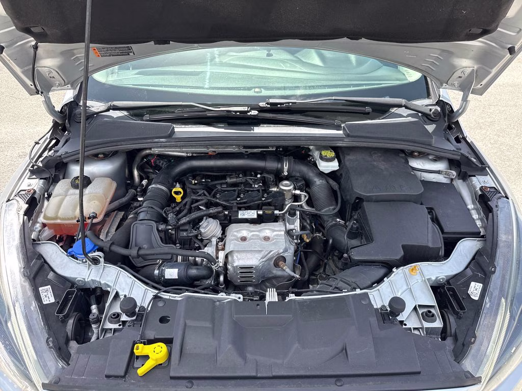 2018 Ingot Silver Ford Focus SE FWD Sedan