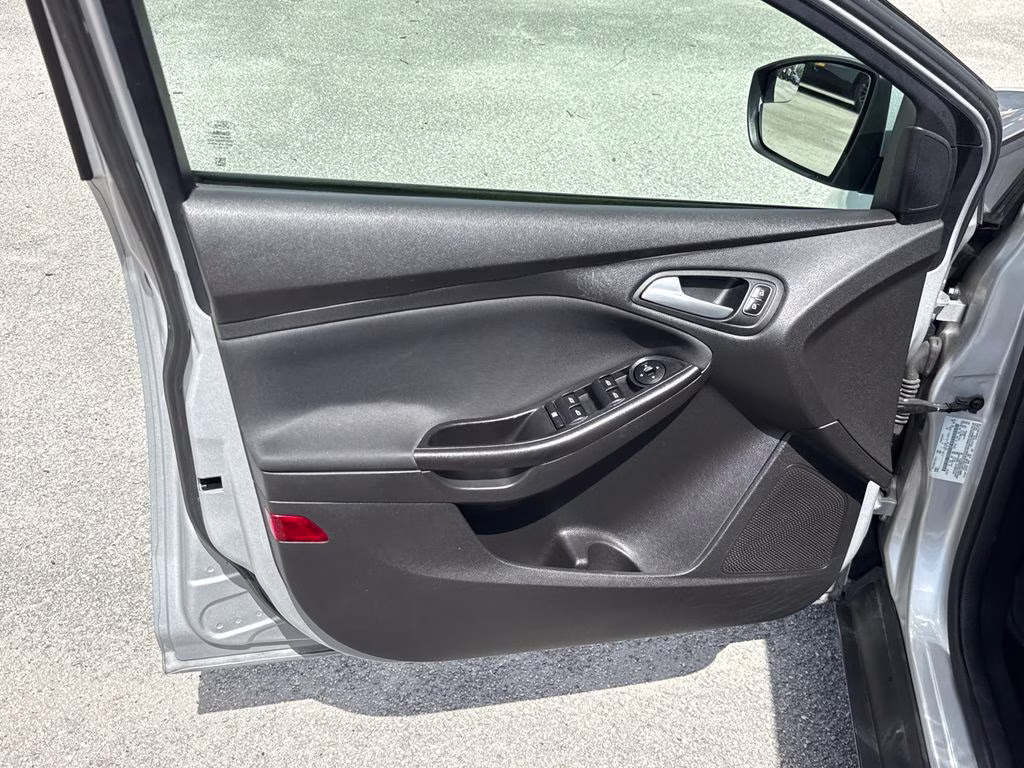 2018 Ingot Silver Ford Focus SE FWD Sedan
