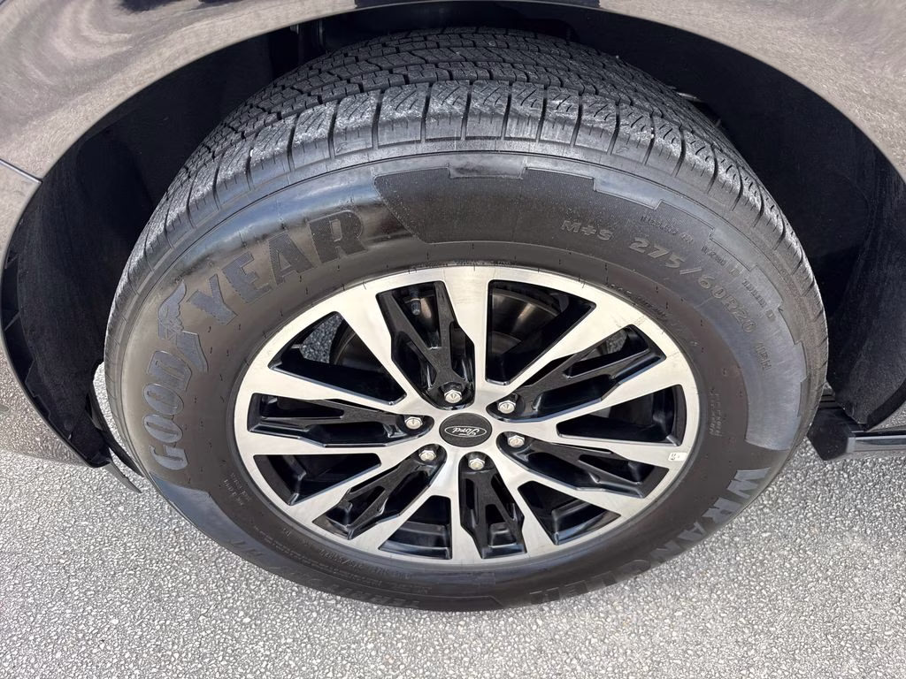 2025 Agate Black Metallic Ford Expedition Platinum 4X4 SUV