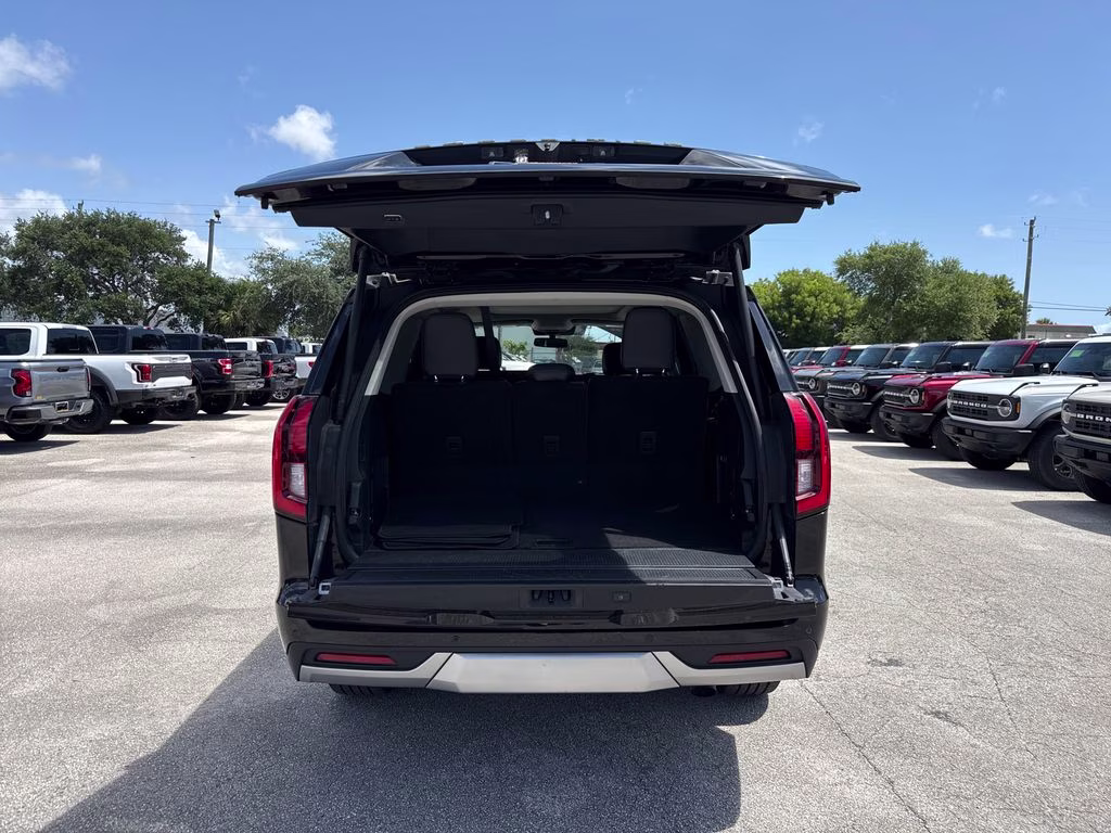 2025 Agate Black Metallic Ford Expedition Platinum 4X4 SUV