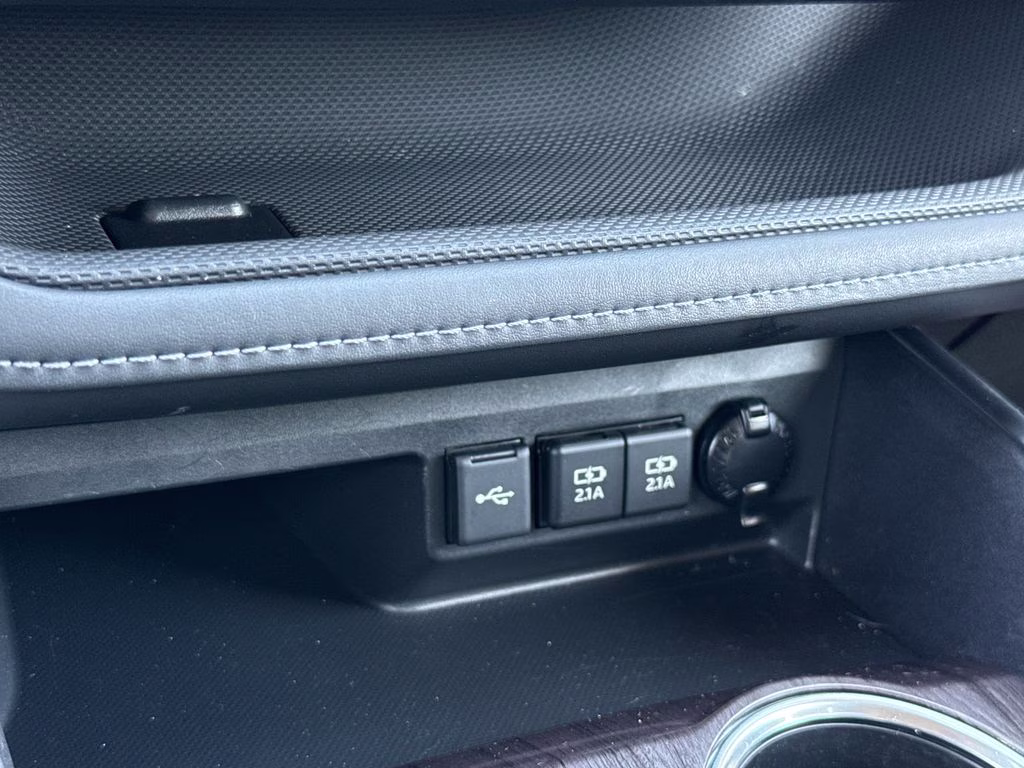 2020 Magnetic Gray Metallic Toyota Highlander Limited FWD SUV
