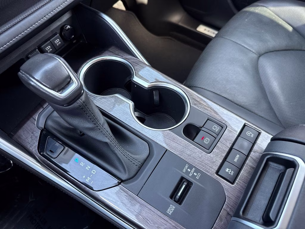 2020 Magnetic Gray Metallic Toyota Highlander Limited FWD SUV