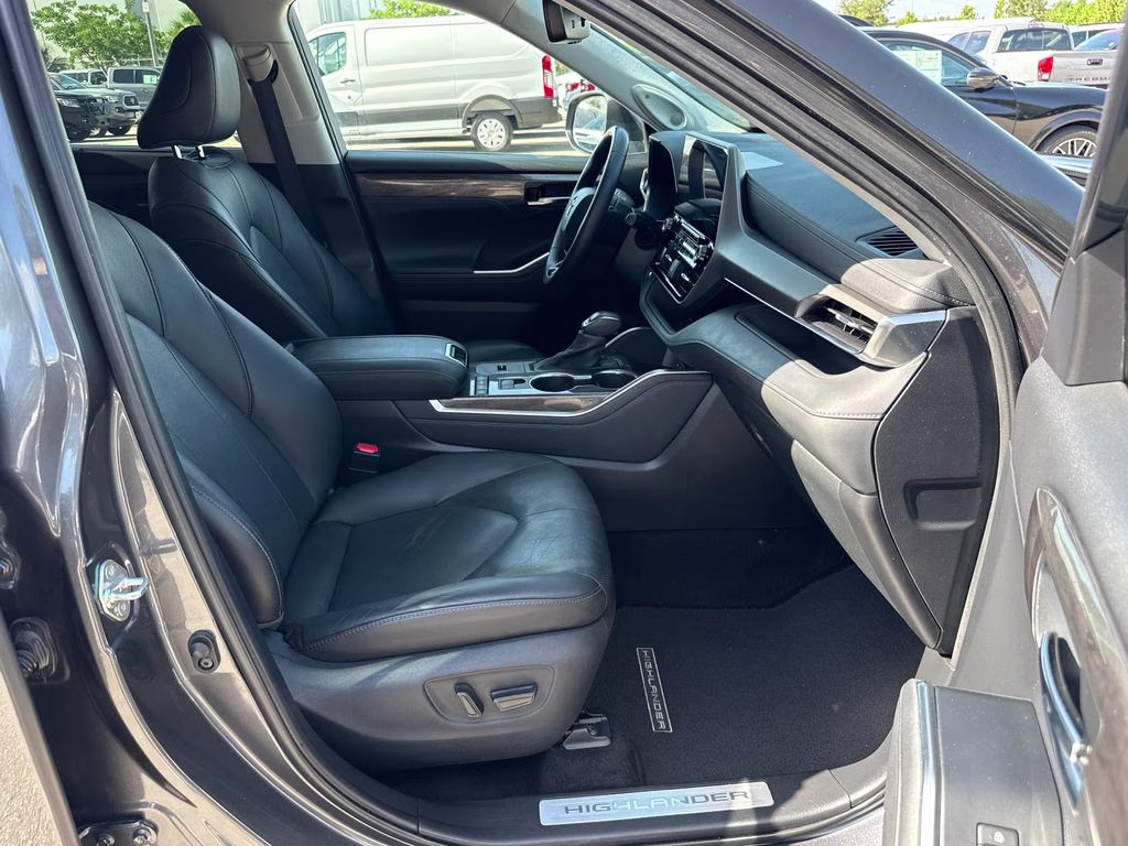 2020 Magnetic Gray Metallic Toyota Highlander Limited FWD SUV