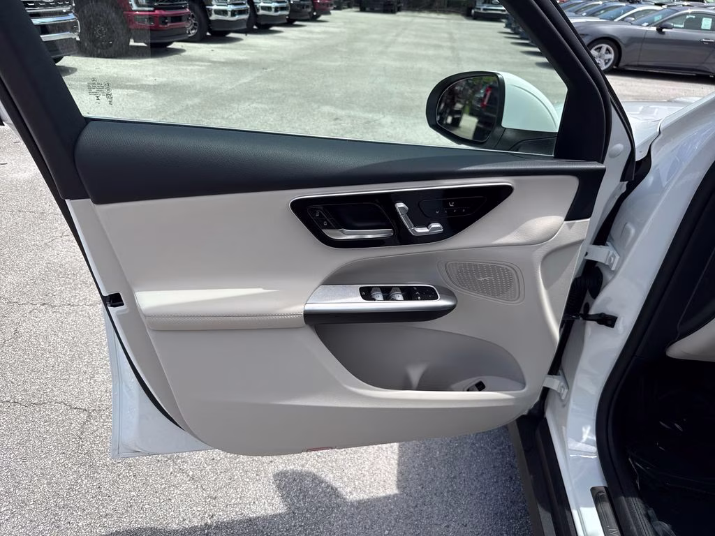 2025 Polar White Mercedes-Benz GLC GLC 300 RWD SUV
