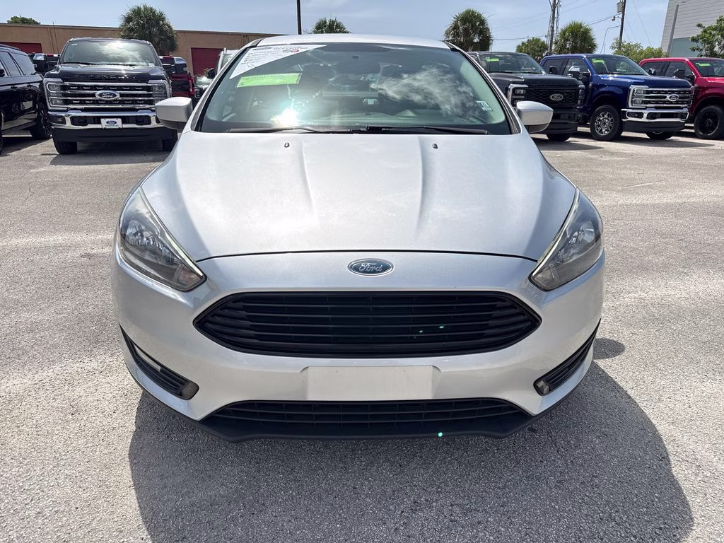2018 Ingot Silver Ford Focus SE FWD Sedan