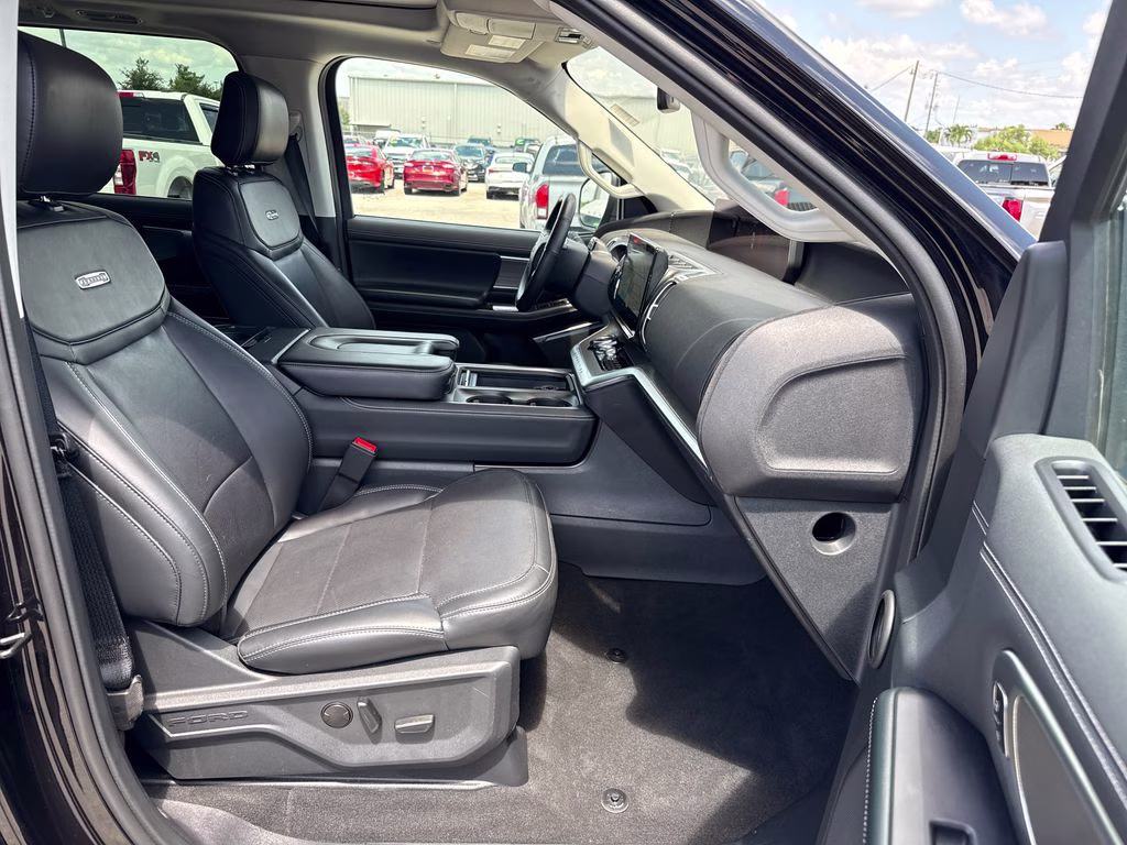 2025 Agate Black Metallic Ford Expedition Platinum 4X4 SUV