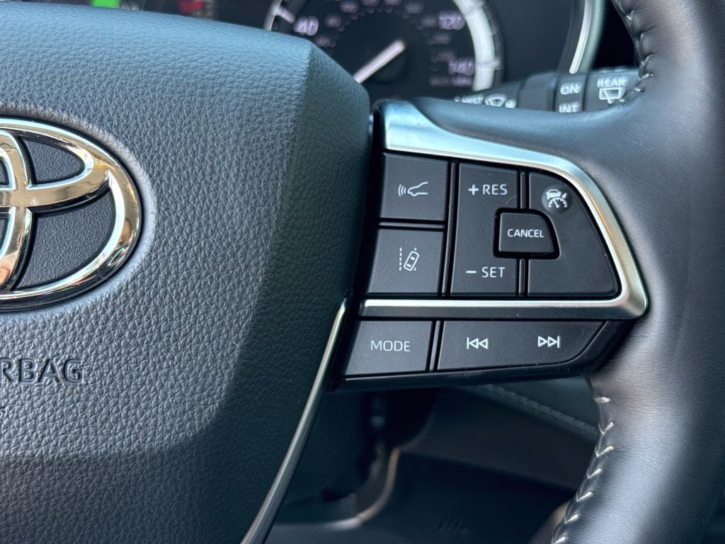 2020 Magnetic Gray Metallic Toyota Highlander Limited FWD SUV