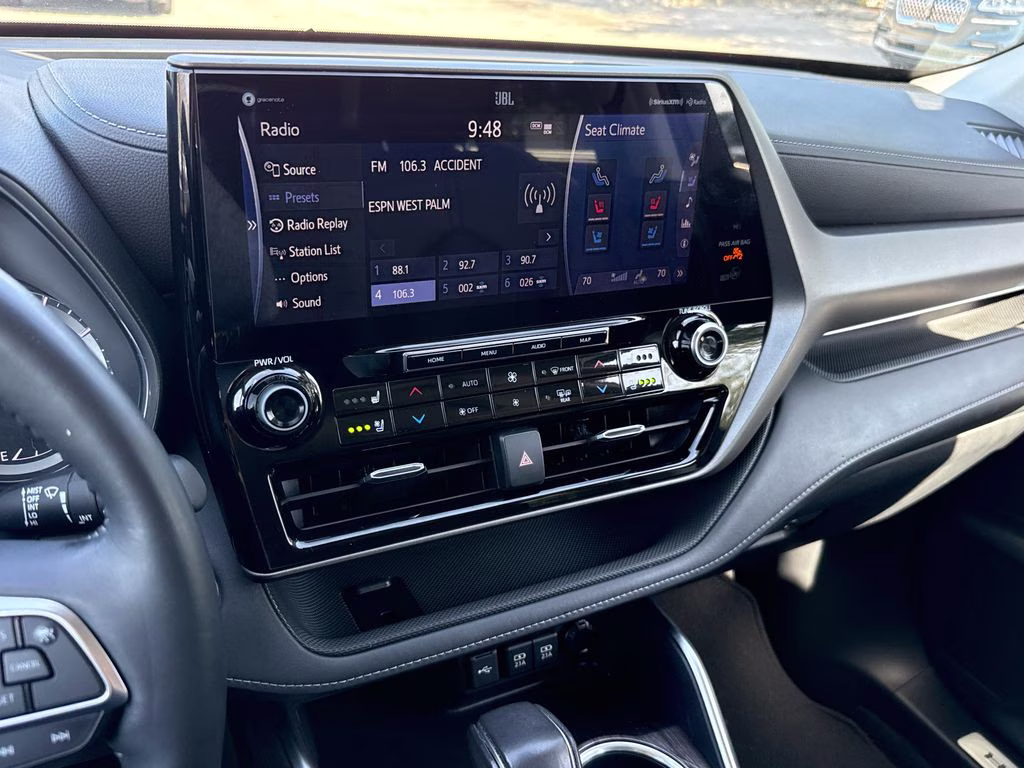 2020 Magnetic Gray Metallic Toyota Highlander Limited FWD SUV