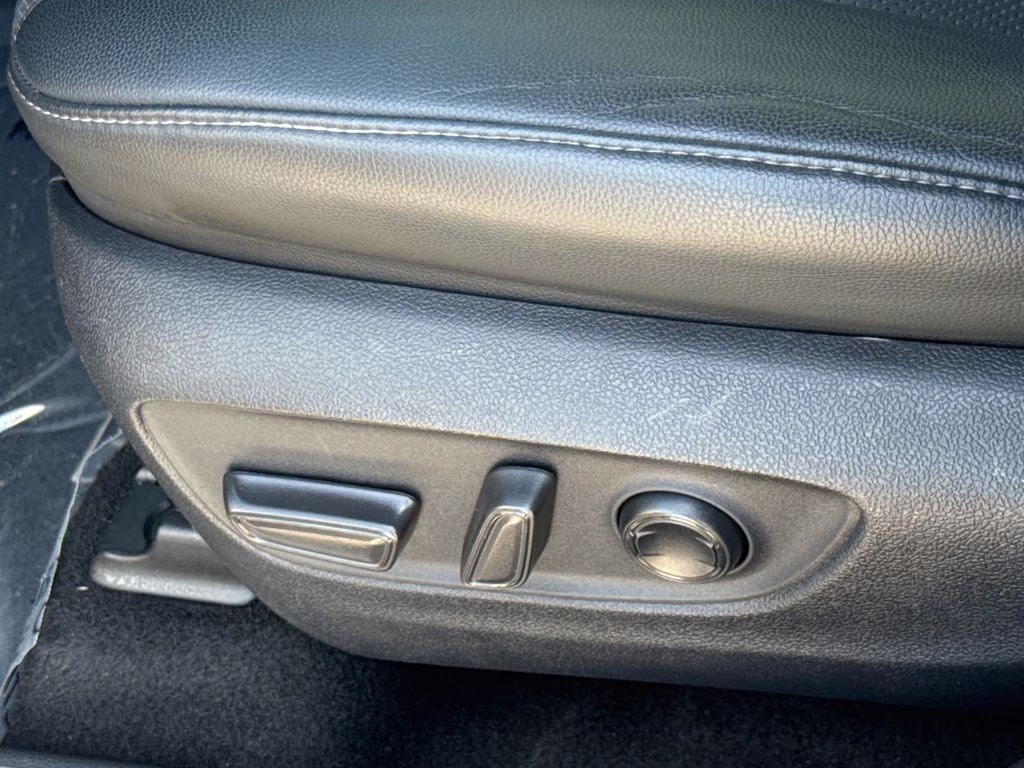 2020 Magnetic Gray Metallic Toyota Highlander Limited FWD SUV