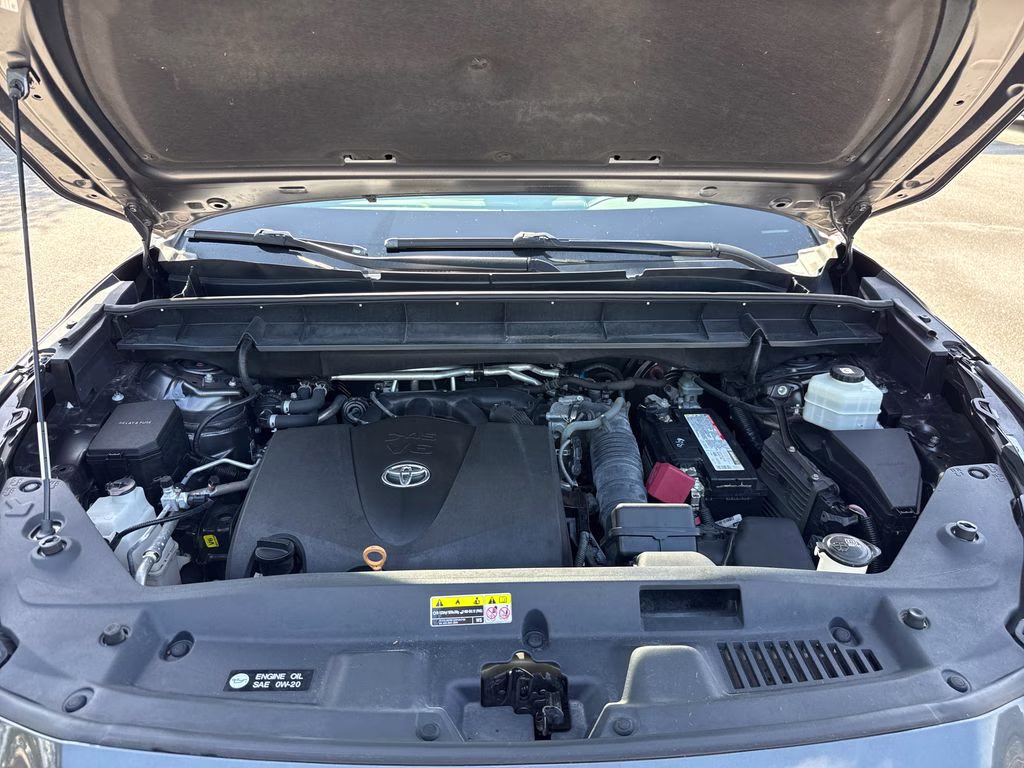 2020 Magnetic Gray Metallic Toyota Highlander Limited FWD SUV