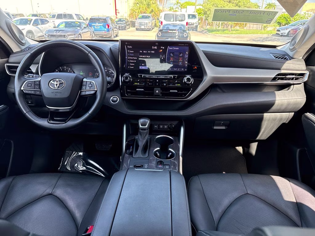 2020 Magnetic Gray Metallic Toyota Highlander Limited FWD SUV
