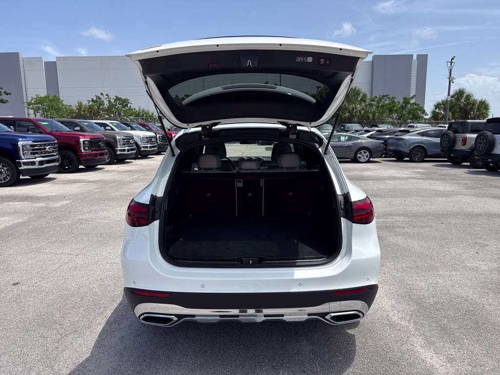 2025 Polar White Mercedes-Benz GLC GLC 300 RWD SUV