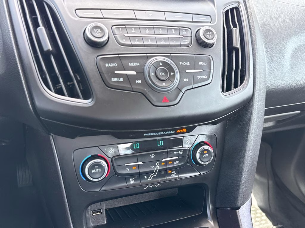 2018 Ingot Silver Ford Focus SE FWD Sedan