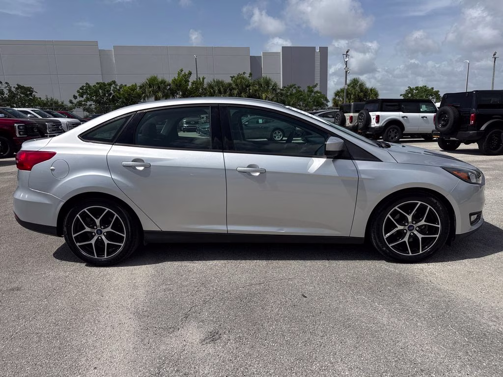 2018 Ingot Silver Ford Focus SE FWD Sedan