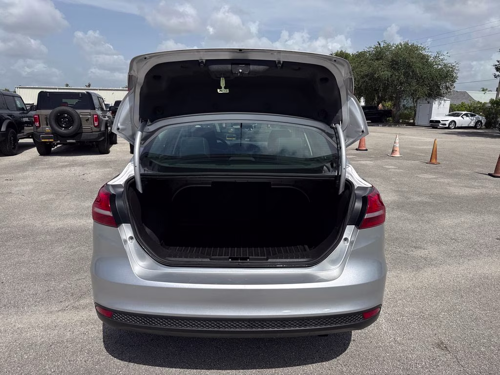 2018 Ingot Silver Ford Focus SE FWD Sedan