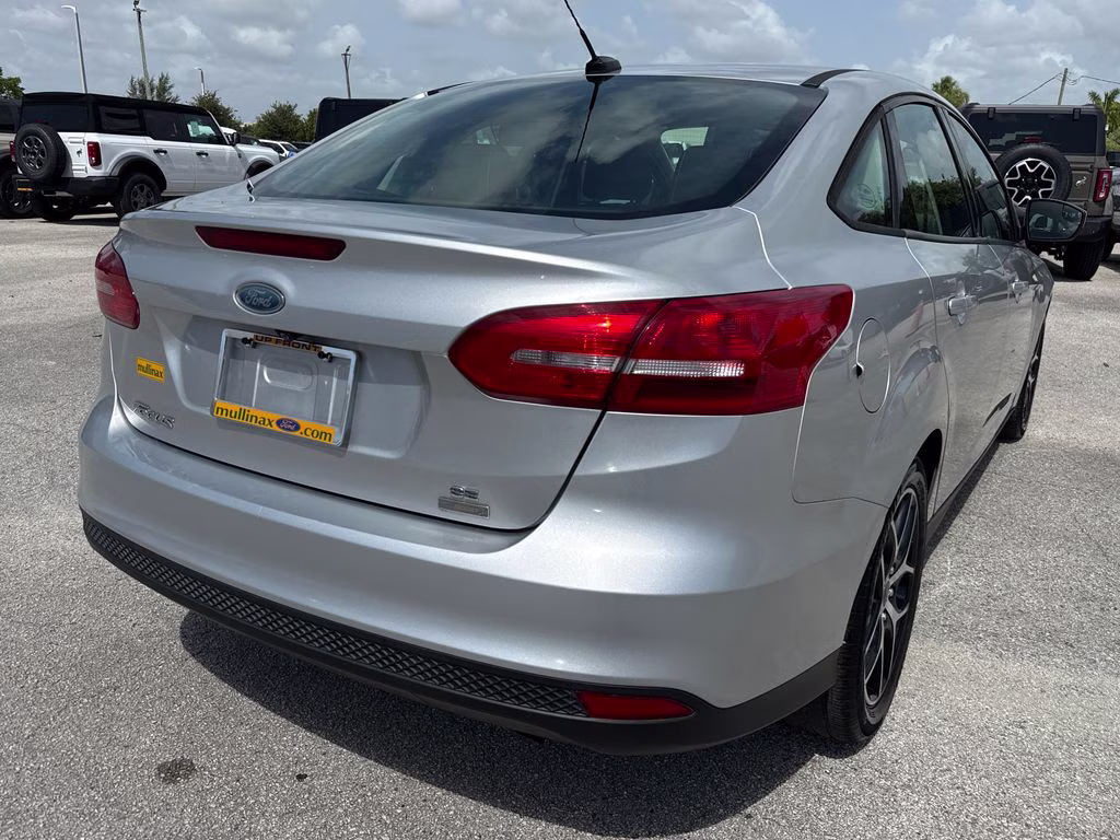 2018 Ingot Silver Ford Focus SE FWD Sedan