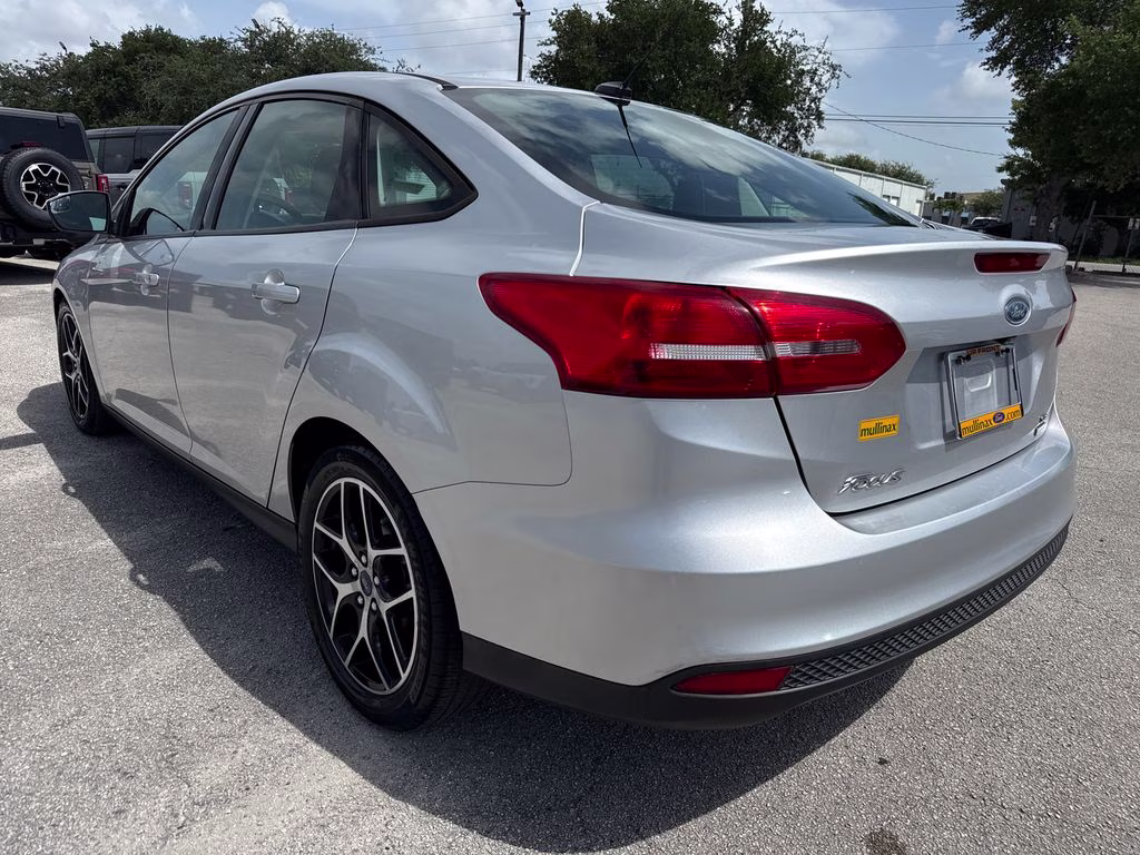 2018 Ingot Silver Ford Focus SE FWD Sedan