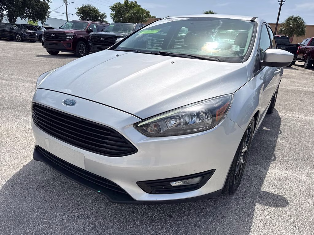 2018 Ingot Silver Ford Focus SE FWD Sedan