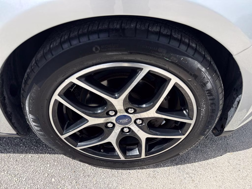 2018 Ingot Silver Ford Focus SE FWD Sedan