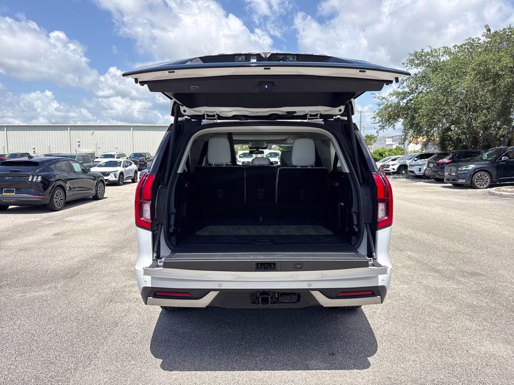 2025 Oxford White Ford Expedition Max Platinum 4X4 SUV