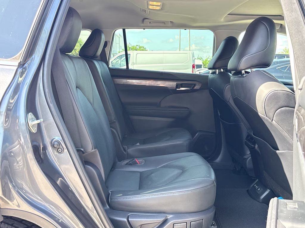 2020 Magnetic Gray Metallic Toyota Highlander Limited FWD SUV
