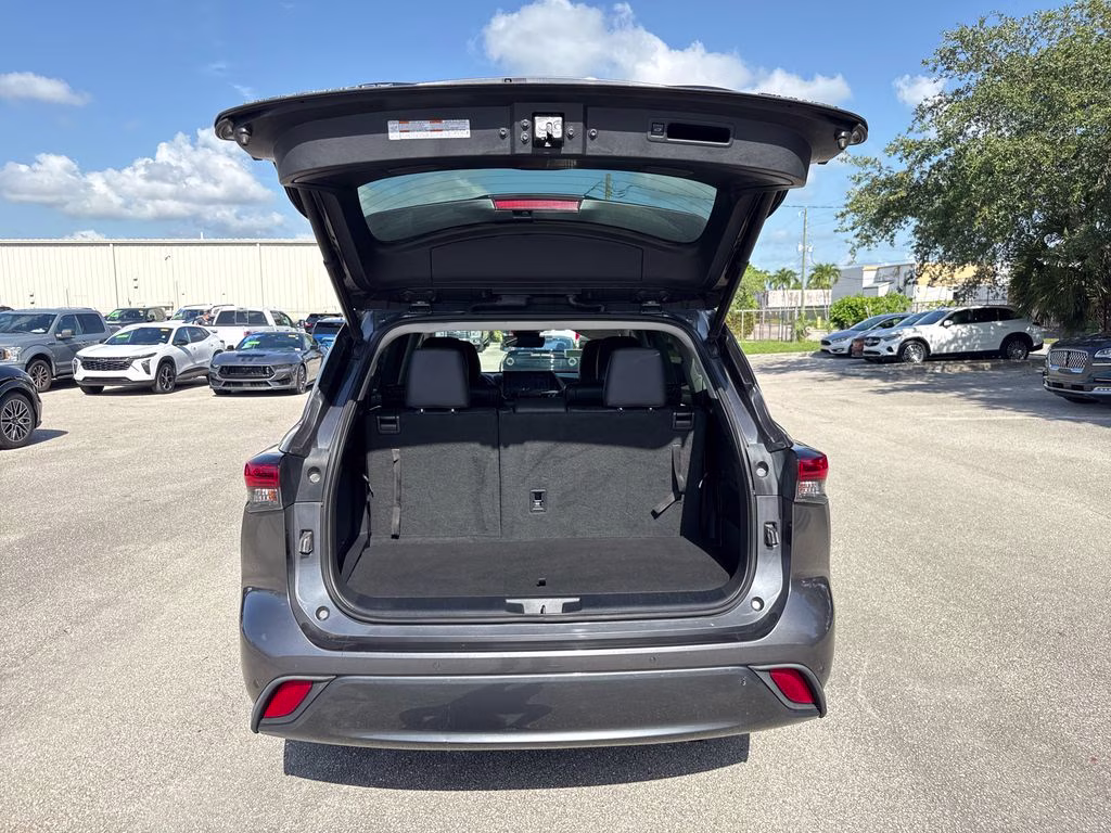 2020 Magnetic Gray Metallic Toyota Highlander Limited FWD SUV