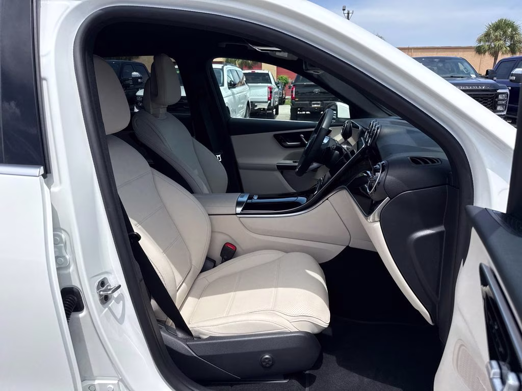 2025 Polar White Mercedes-Benz GLC GLC 300 RWD SUV