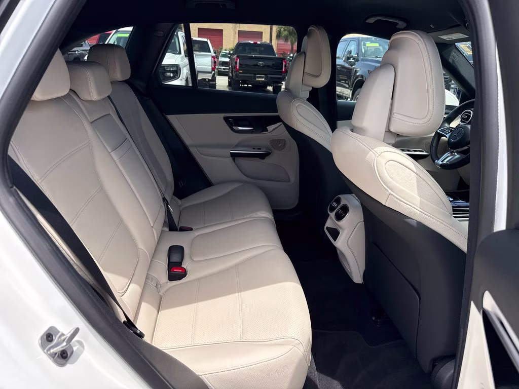 2025 Polar White Mercedes-Benz GLC GLC 300 RWD SUV