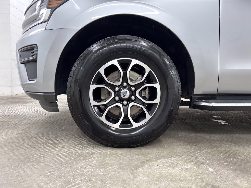 2023 Iconic Silver Metallic Ford Expedition XLT RWD SUV