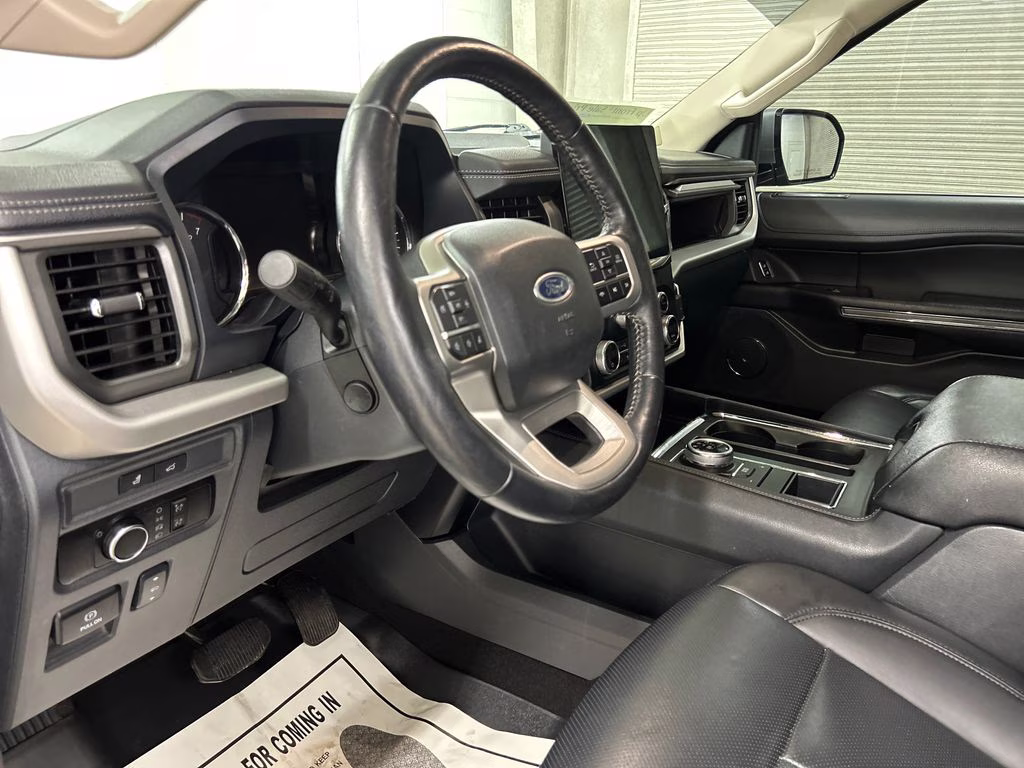 2023 Iconic Silver Metallic Ford Expedition XLT RWD SUV