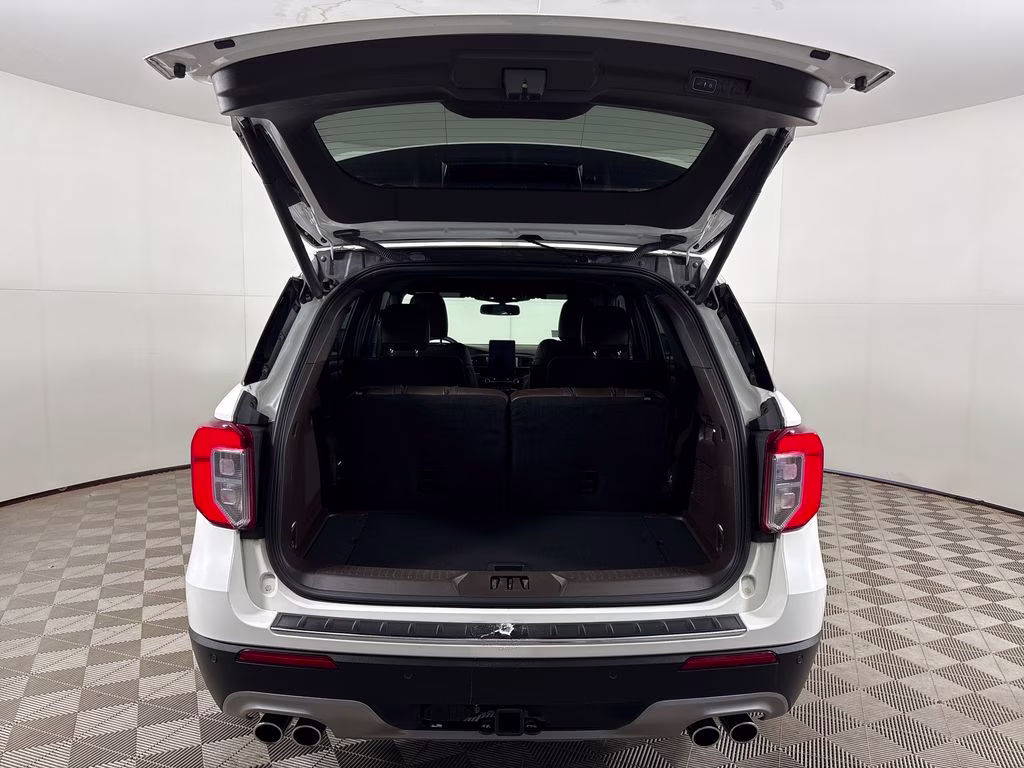 2023 White Metallic Ford Explorer King Ranch RWD SUV