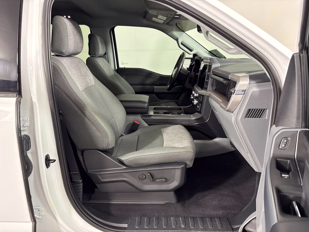 2023 Oxford White Ford F-150 XLT 4X4 Truck