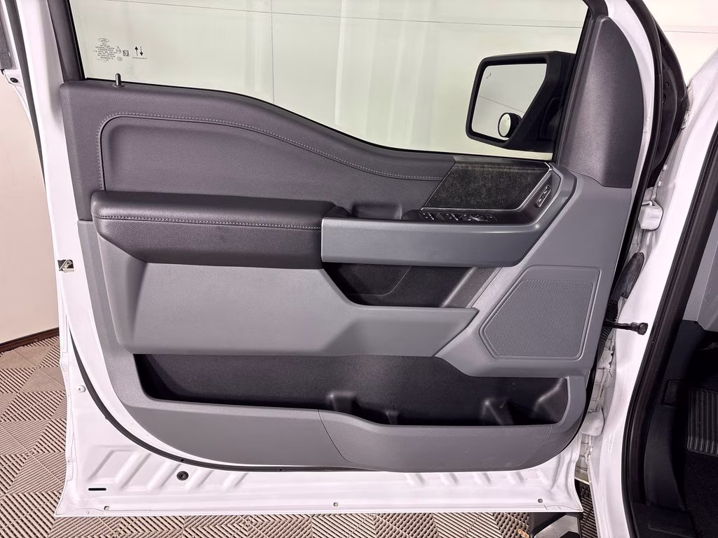 2023 Oxford White Ford F-150 XLT 4X4 Truck